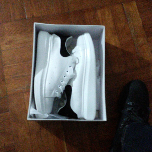 Instagram@trendin_outfitz designer shoes - Picture 8 of 8